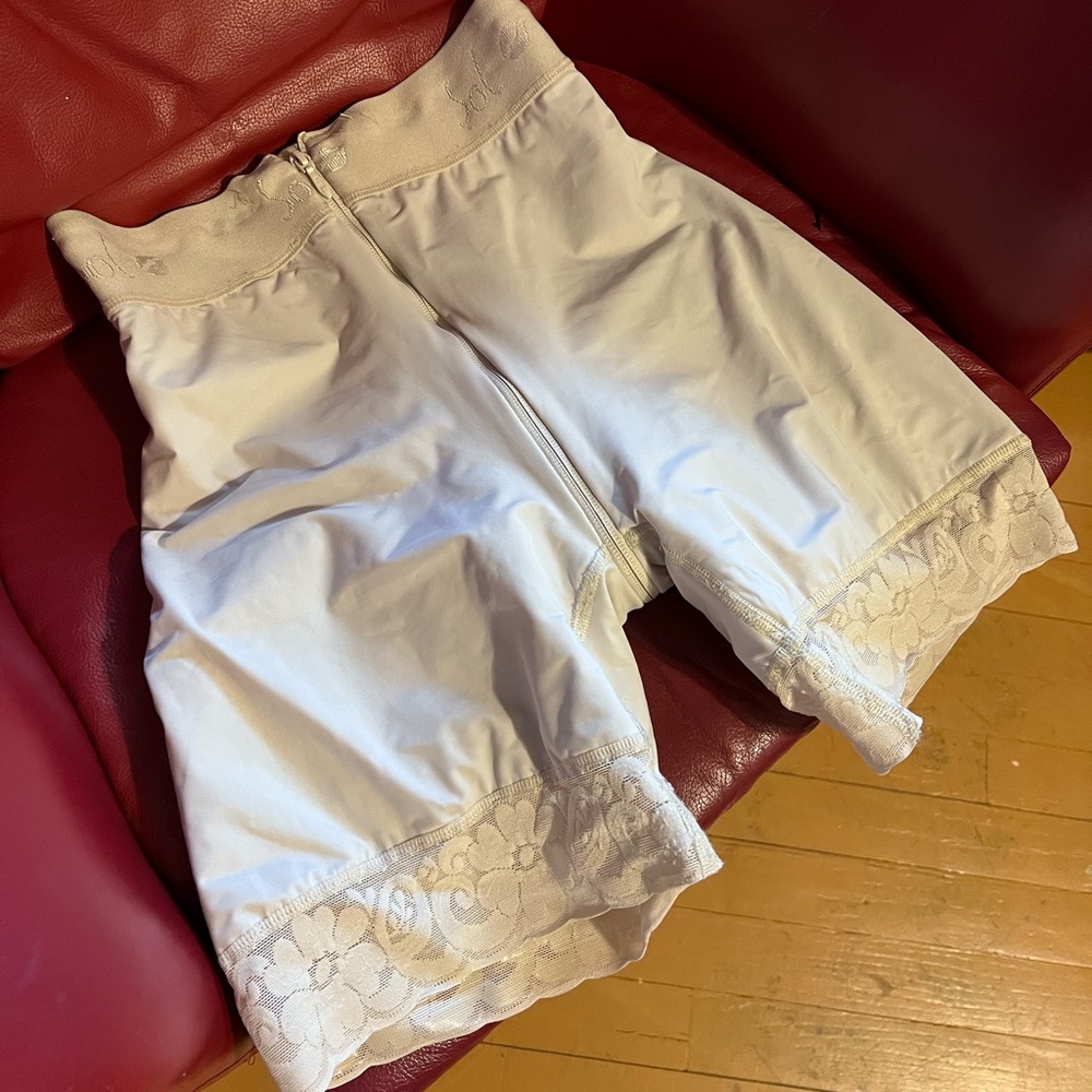 Sol Beauty and Care Silueta de Sirena short with zipper mid leg 2XL.